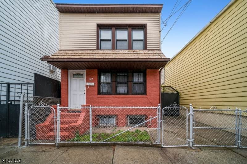 162 Pacific St - Photo 1