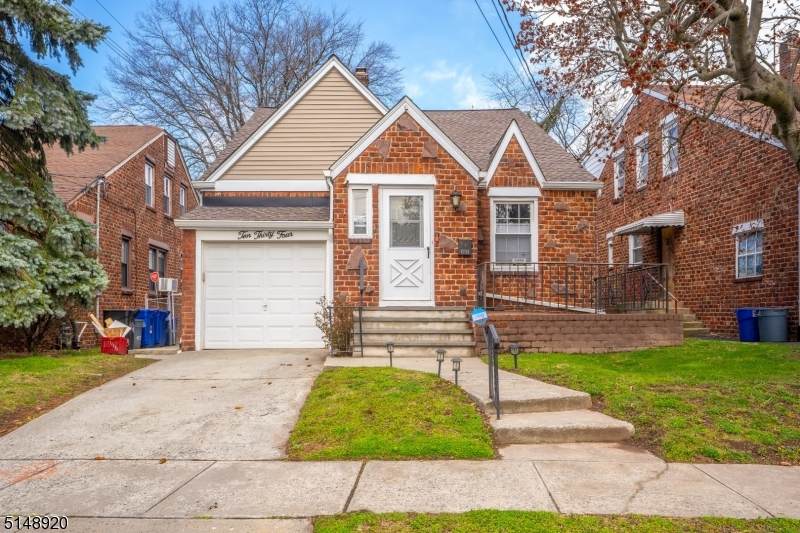 1034 Stowe St - Photo 1