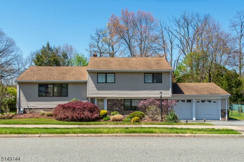 129 Greenrale Ave - Photo 1
