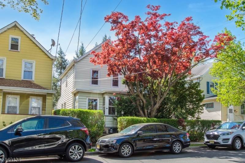 365 Burgess Pl - Photo 1