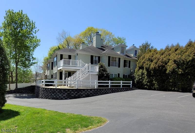 307 Buckingham Cir - Photo 1