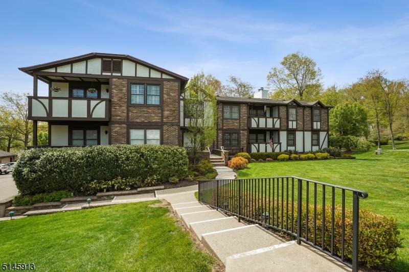 20 Heritage Drive - Photo 1
