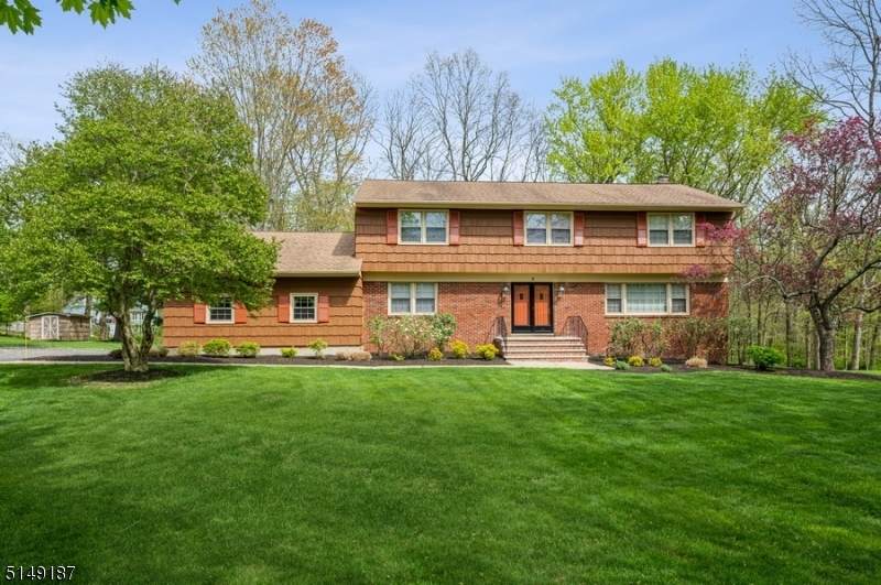 5 Leslie Ct - Photo 1