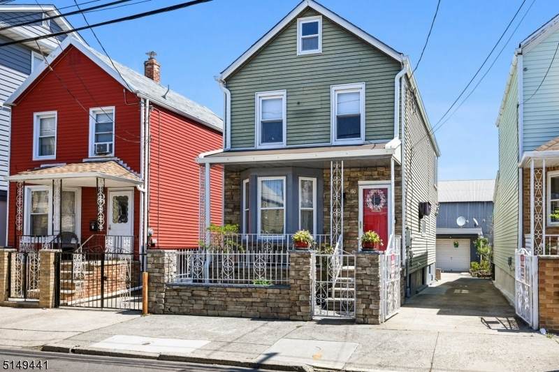 60 Waydell St - Photo 1