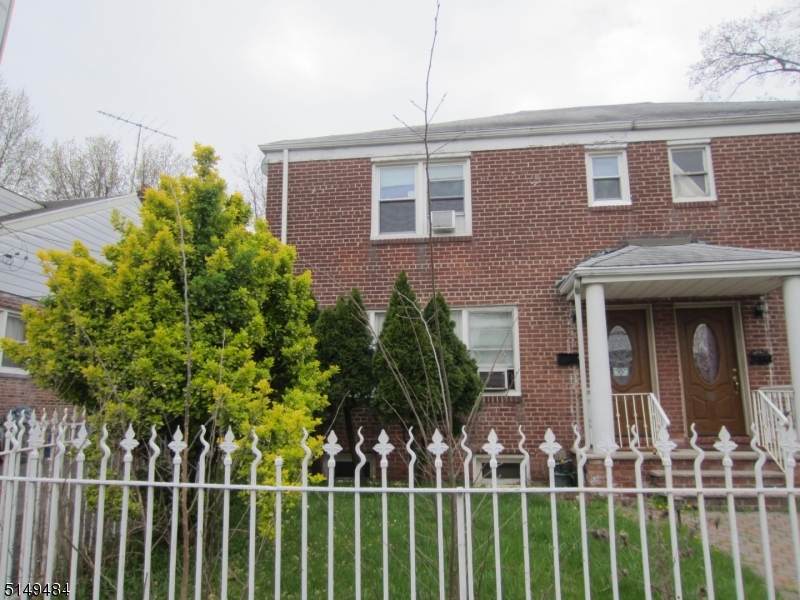 28 Hazel Pl - Photo 1