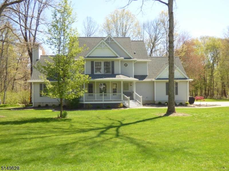 8 Woods Ave - Photo 1