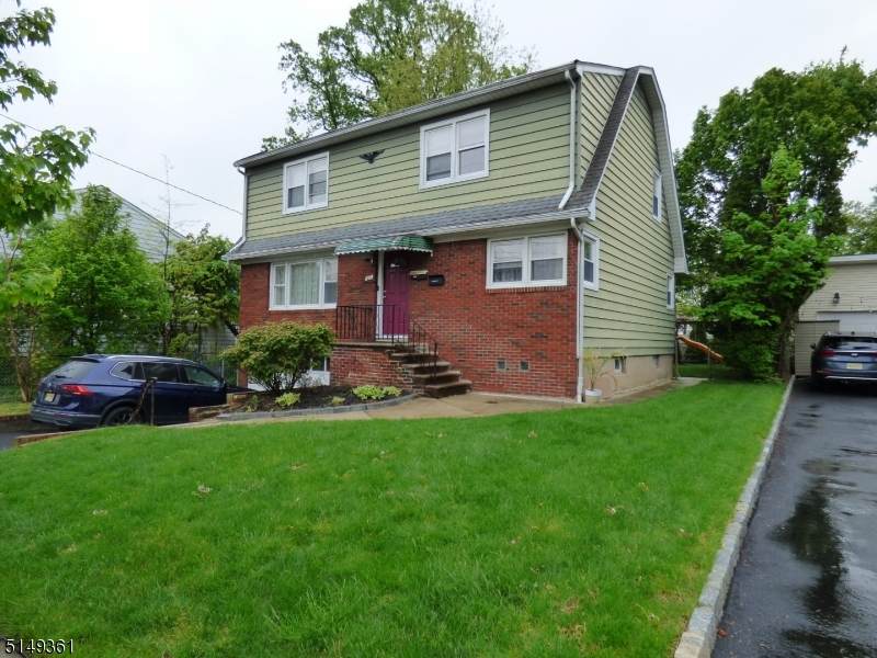 121 Warren St - Photo 1