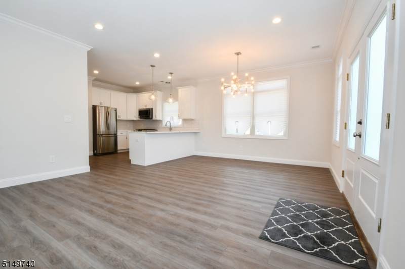 4 Roosevelt St - Photo 1