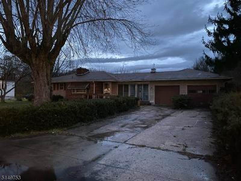 715 E Commerce St - Photo 1