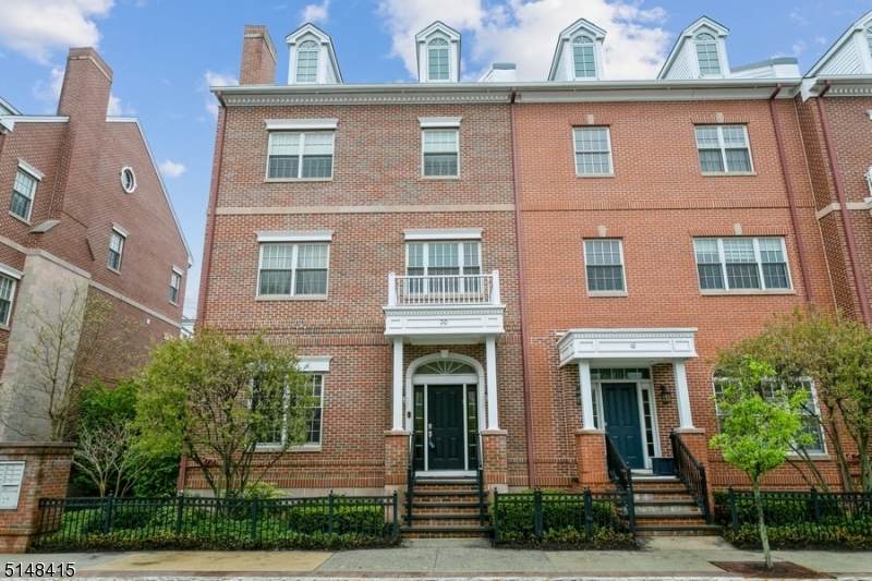 20 Carillon Cir - Photo 1