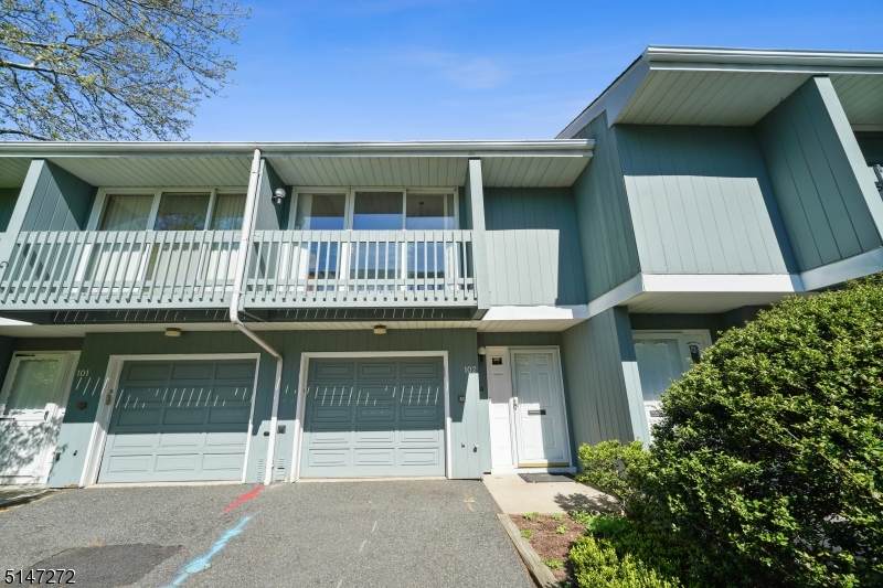 102 Marion Dr - Photo 1