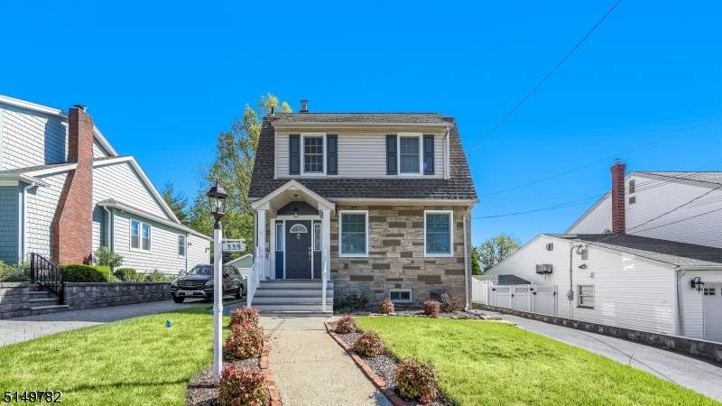 339 Roosevelt Ave - Photo 1