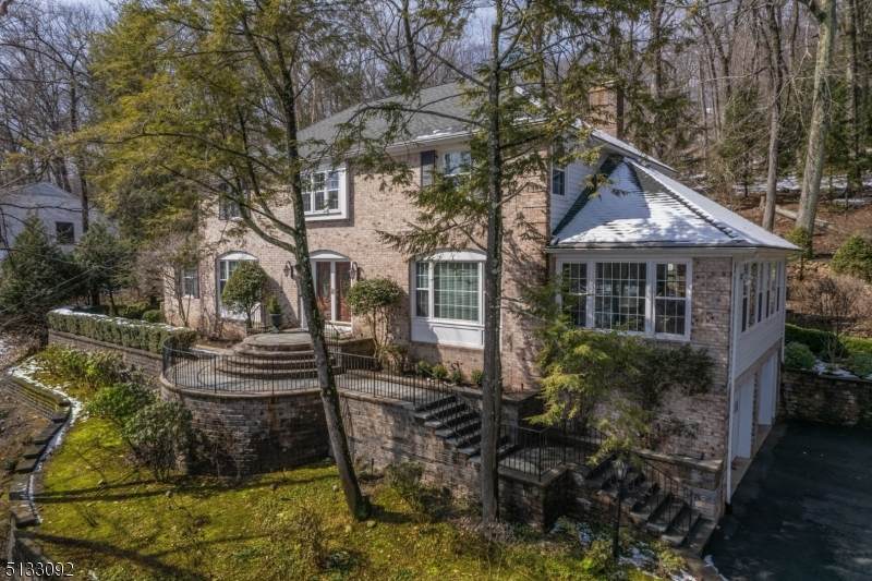 16 Lake Shore Dr - Photo 1