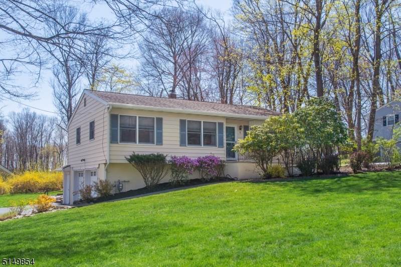 4 Kern Dr - Photo 1