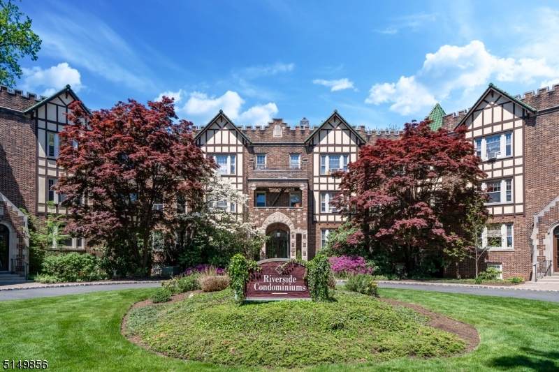 6 Riverside Dr - Photo 1