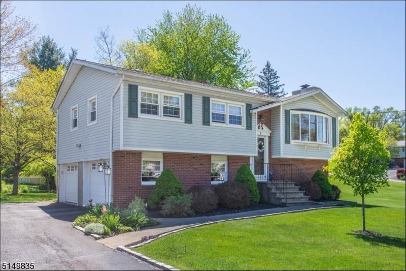 4 Wisteria Ct - Photo 1