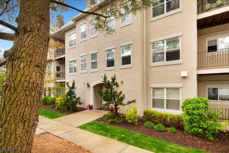 921 Burgundy Way - Photo 1