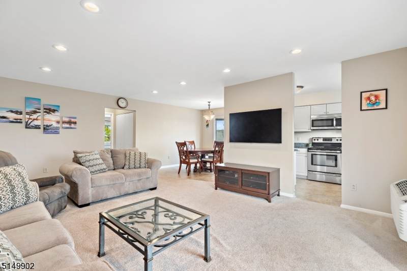 680 Union Ave - Photo 1