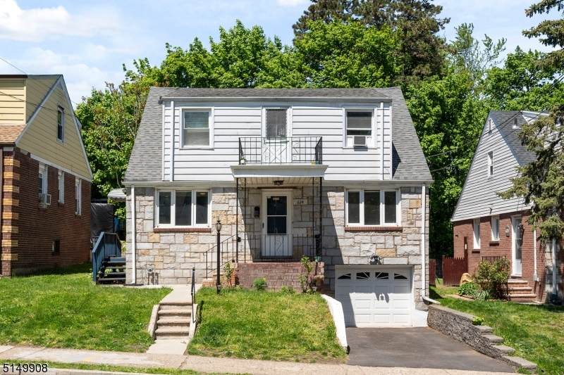 624 Clifton Ave - Photo 1
