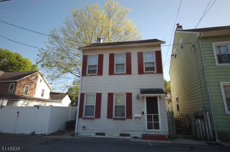 327 Spruce Alley - Photo 1