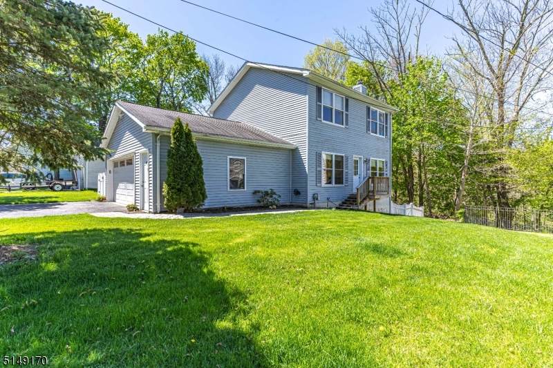 20 Bedford Ave - Photo 1