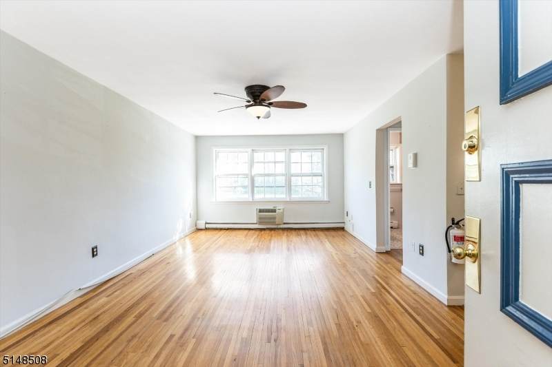 605 Grove St - Photo 1
