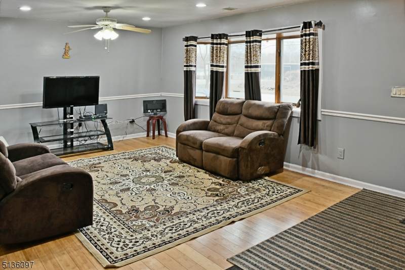47 Rockaway Blvd - Photo 1