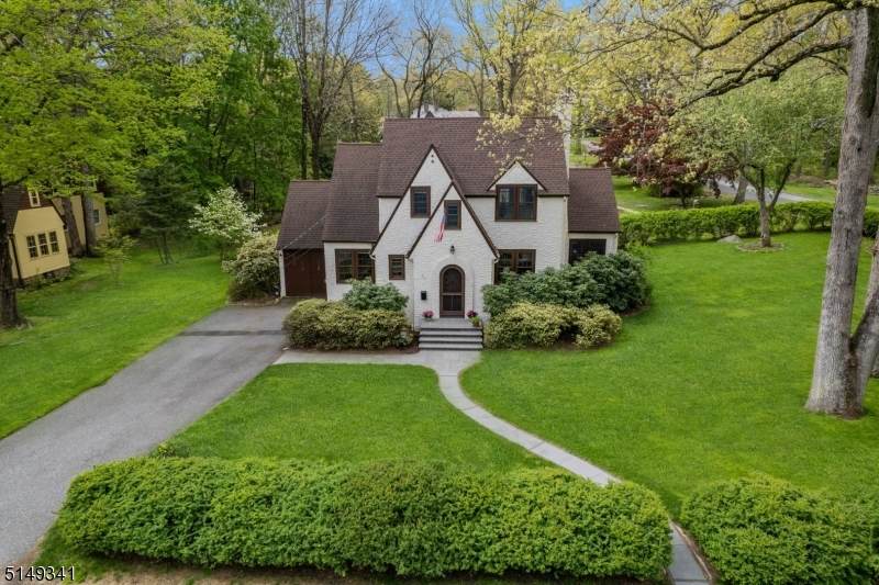 209 Fairview Ave - Photo 1