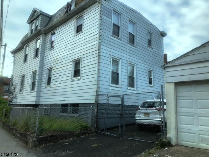 206 Vermont Ave - Photo 1