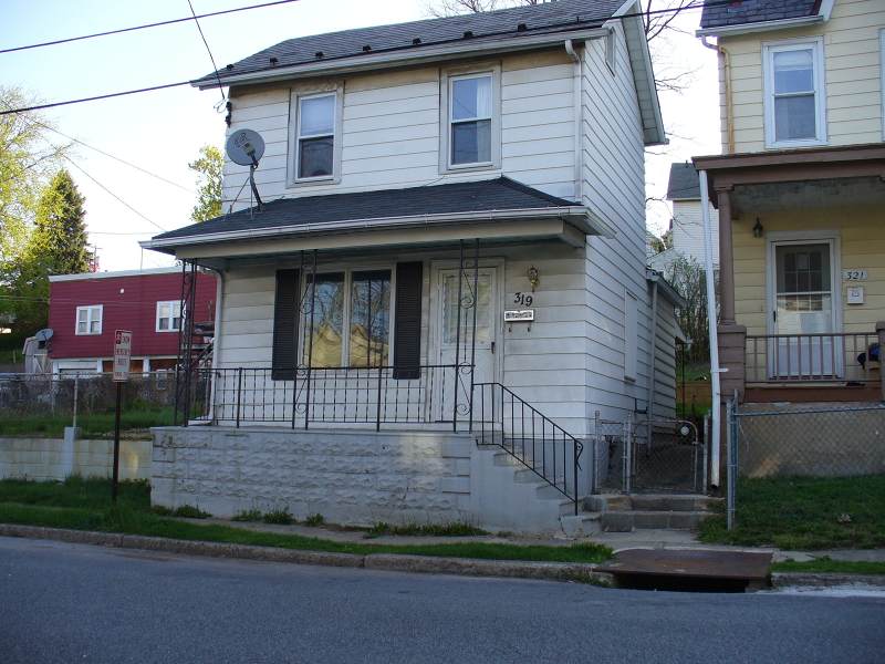 319 Warren Street - Photo 1