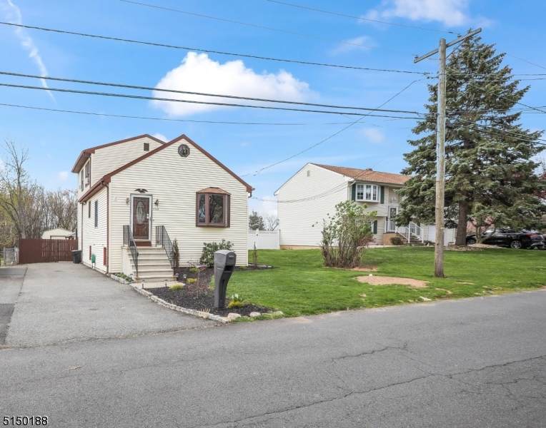 208 Hillside Ave - Photo 1