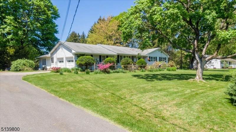 12 Wayside Ln - Photo 1