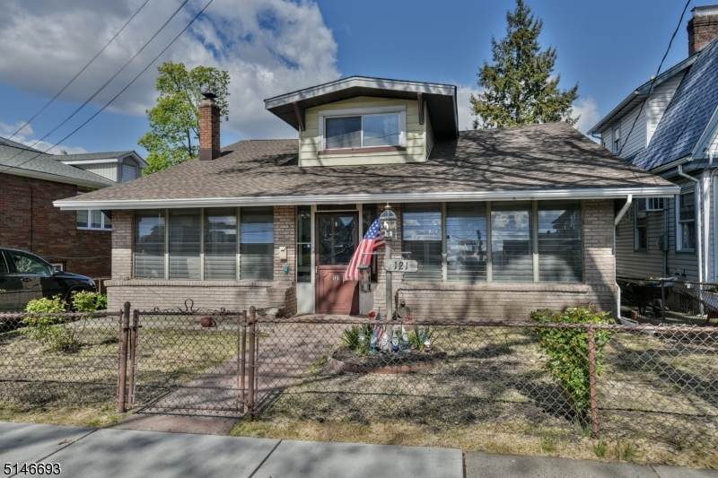 121 Riverview Ave - Photo 1