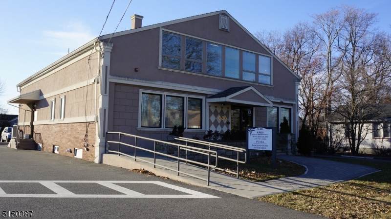6 Plaza Rd - Photo 1