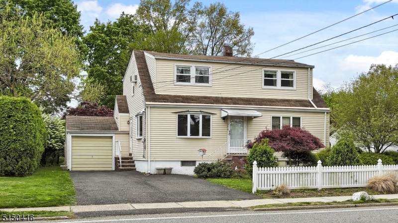 254 Wyckoff Ave - Photo 1