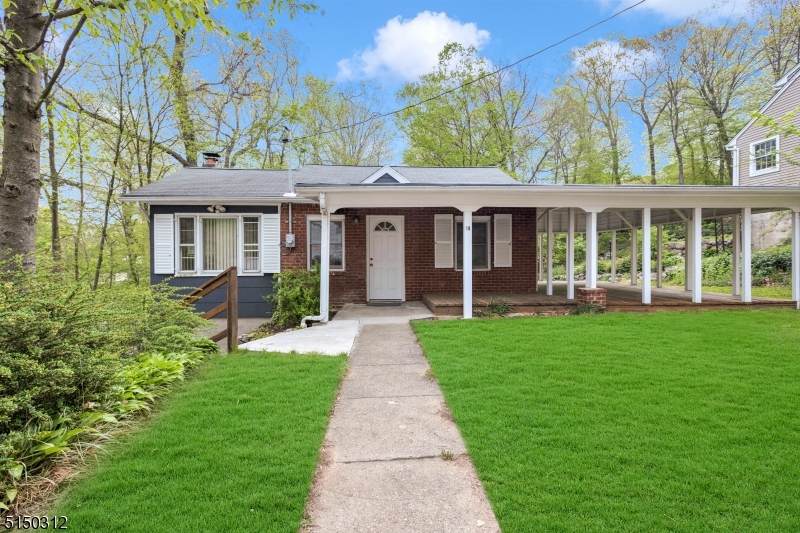 10 Seneca Dr - Photo 1
