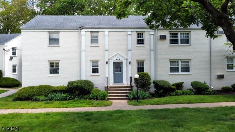 13 Girard Pl C - Photo 1