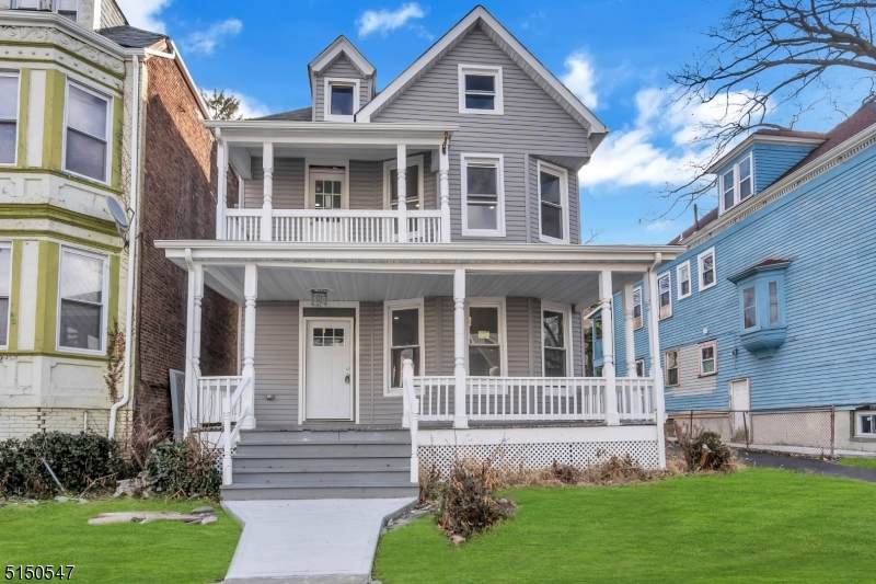 196 N Maple Ave - Photo 1