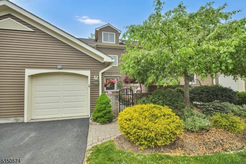 257 Westervelt Ln - Photo 1