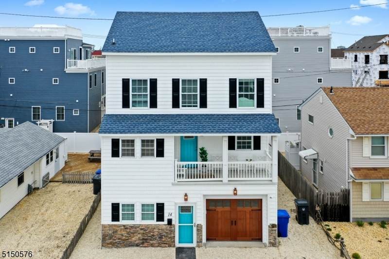 14 Holiday Rd - Photo 1