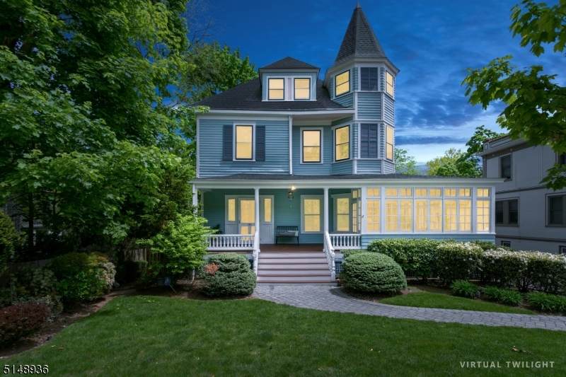 305 N Mountain Ave - Photo 1
