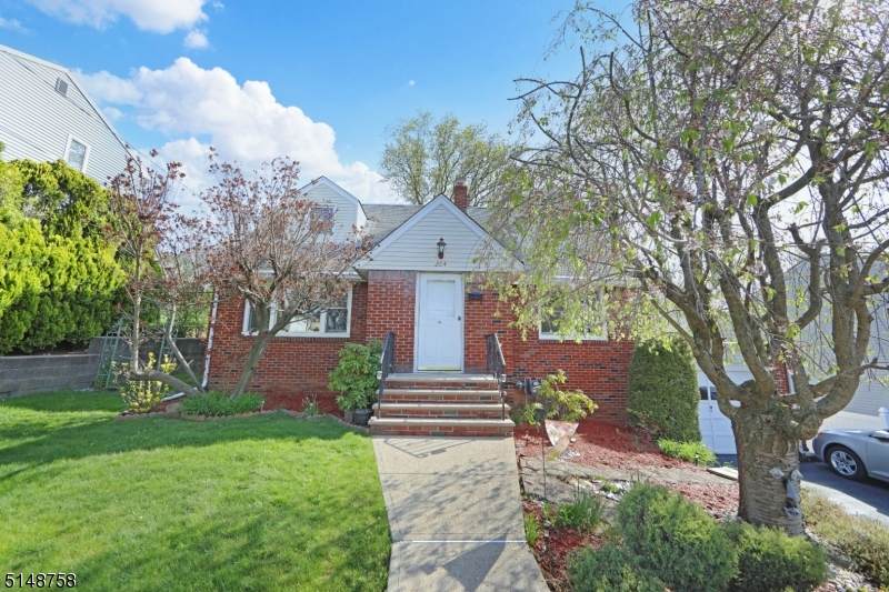 204 Bogert St - Photo 1