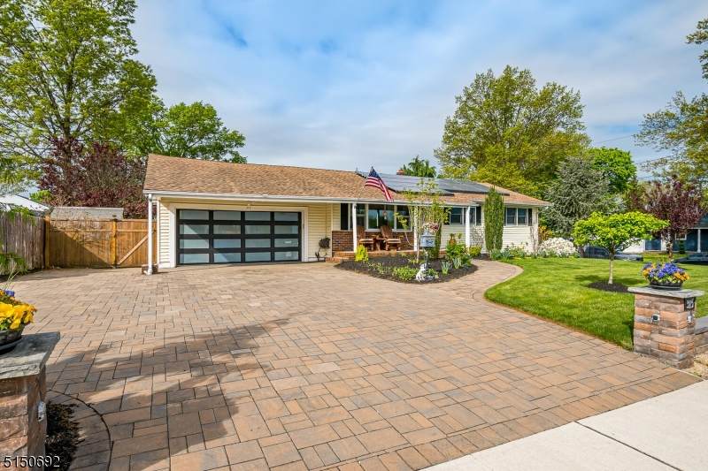 315 Onka St - Photo 1
