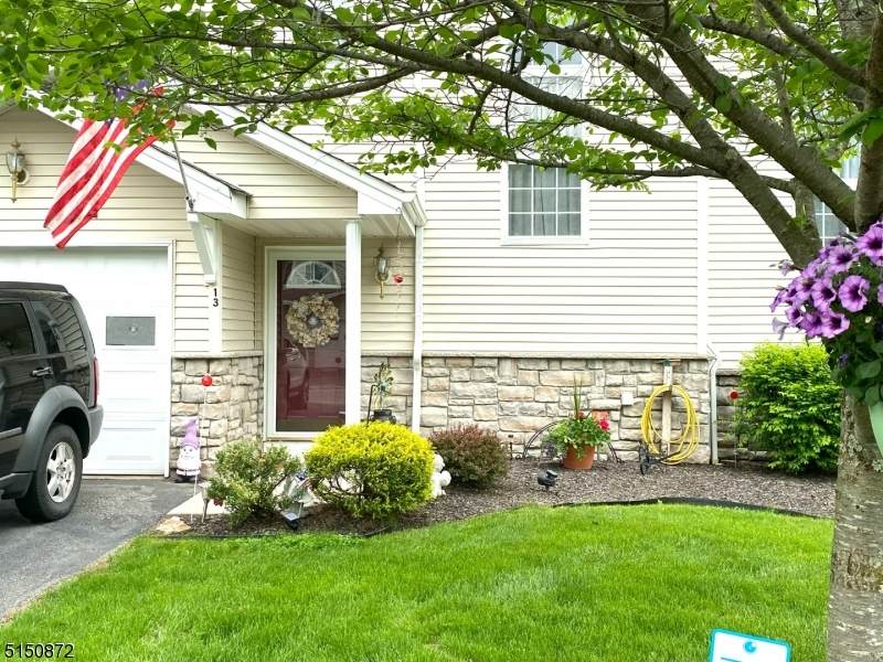 13 Stonehill Rd - Photo 1