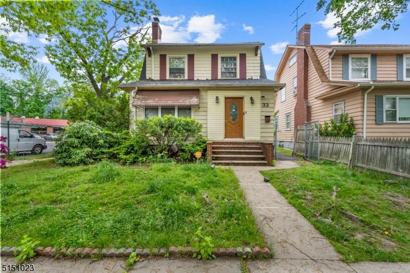33 Leslie St - Photo 1