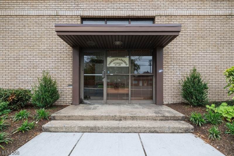 598 Somerset St - Photo 1