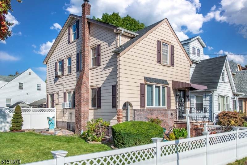 155 Ivy St - Photo 1