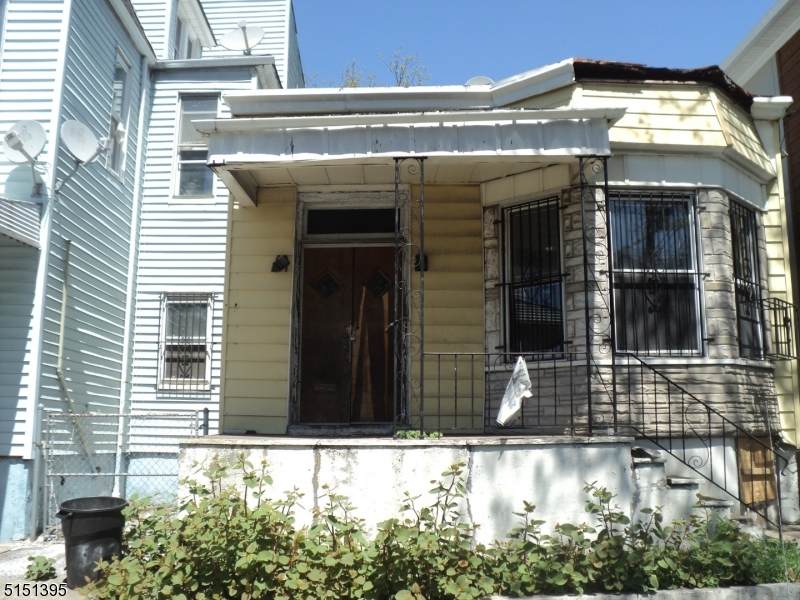 443 14Th Ave - Photo 1