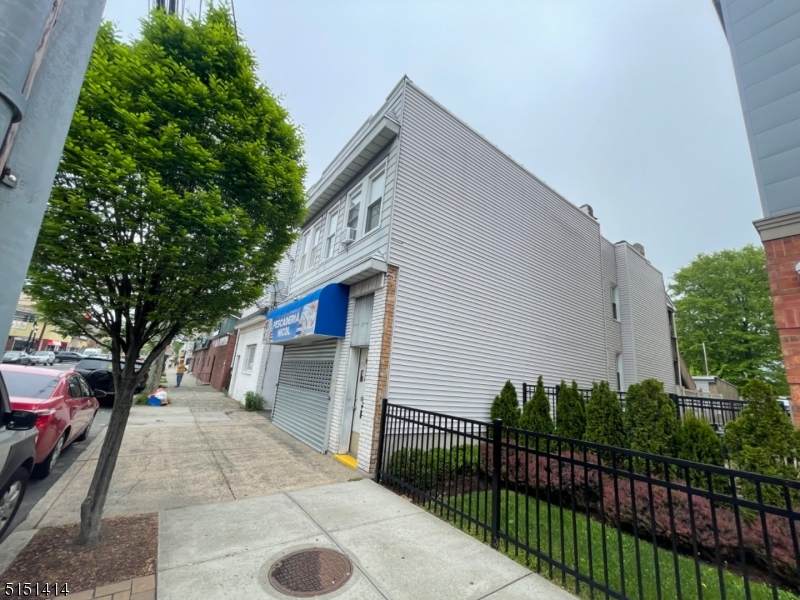 612 S Broad St - Photo 1