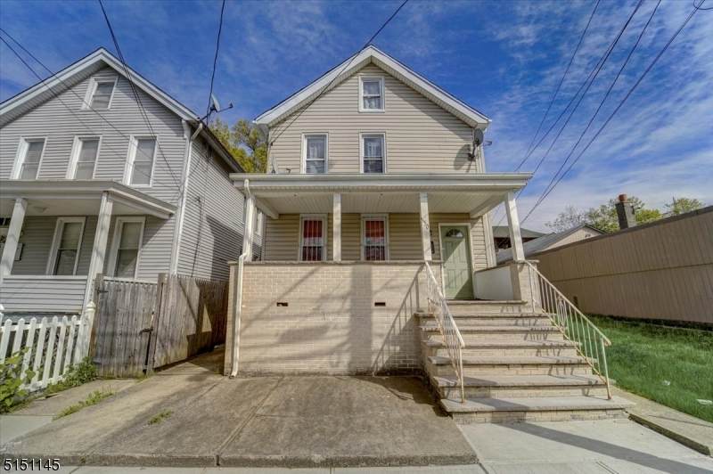 350 S Jefferson St - Photo 1